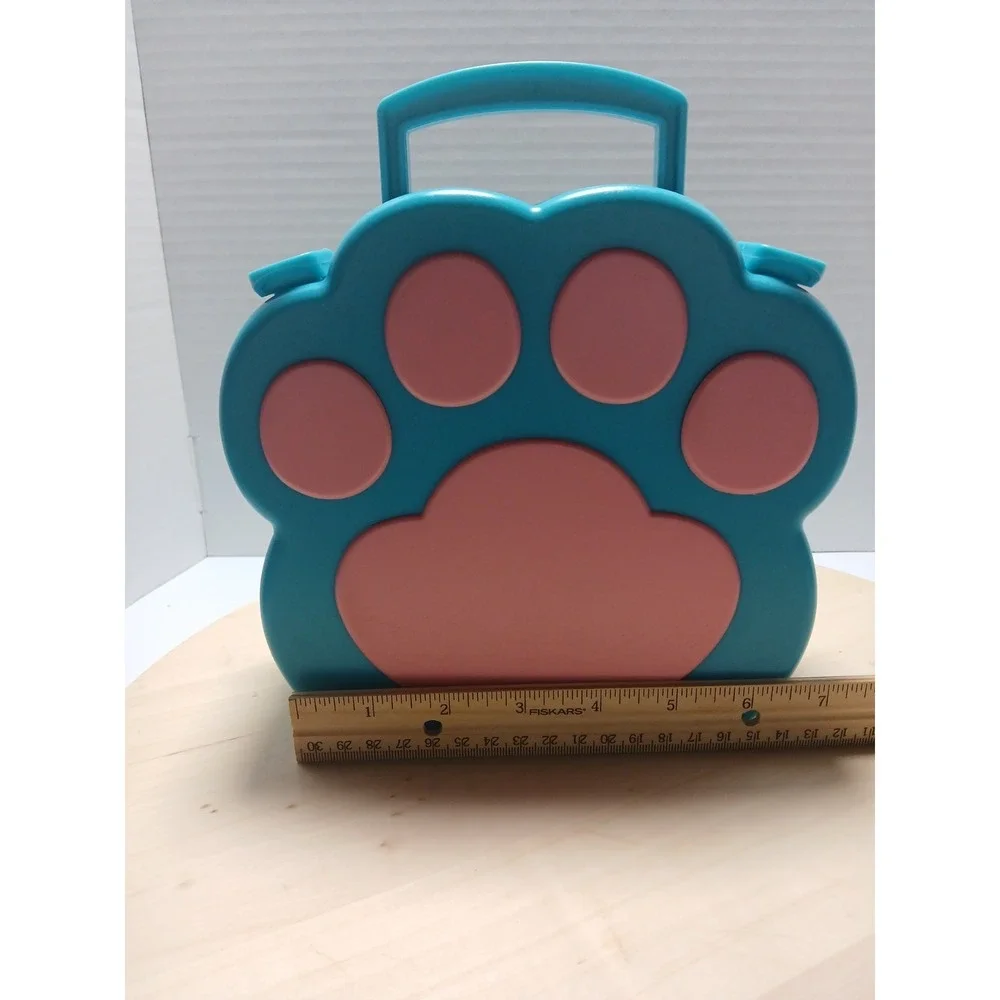 Lakeshore Learning Carry Case Animal Playset Beach Paw Print Blue w/ 7 Animals